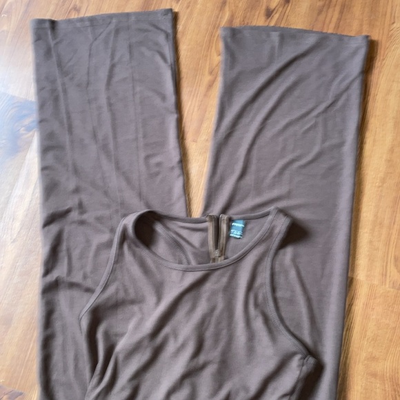 SHEIN JUMPSUIT WIDE LEG BOTTOMS - Picture 2 of 6